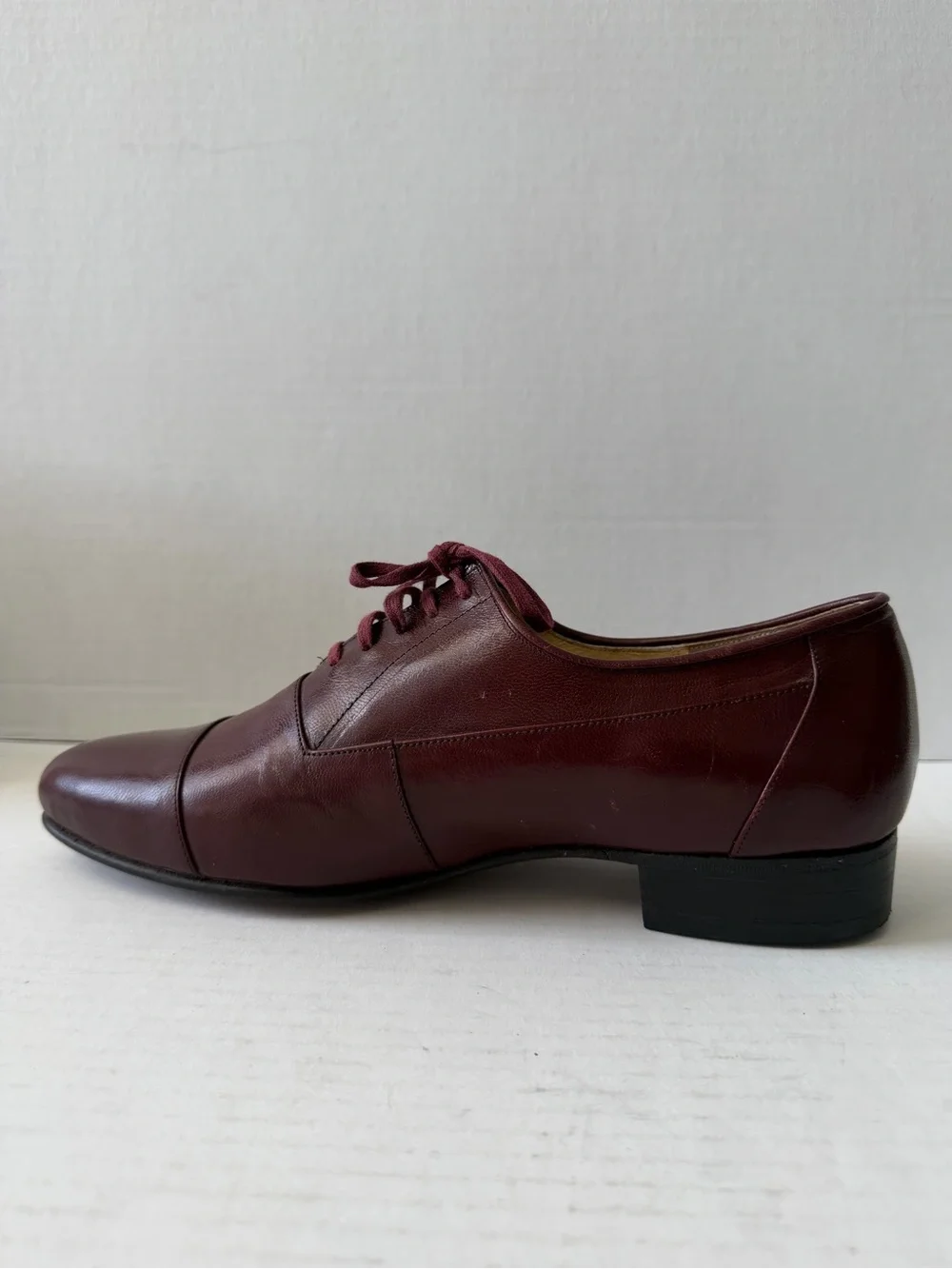 Yokshire & Hill elegant burgundy